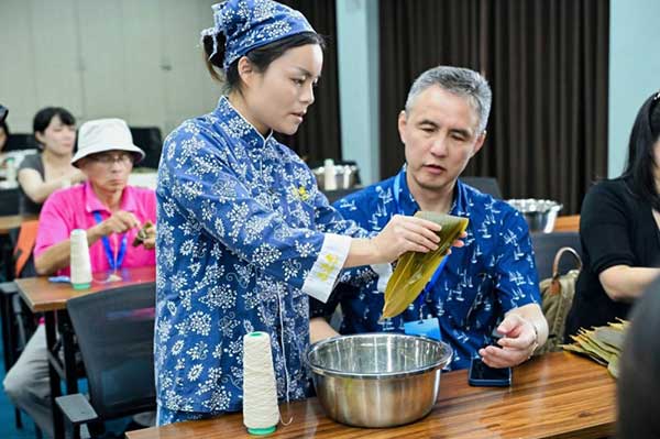 从非遗手作到AI赋能,“浙里同行,研创未来”如何为入境研学游打开新思路 从非遗手作到AI赋能,“浙里同行,研创未来”如何为入境研学游打开新思路